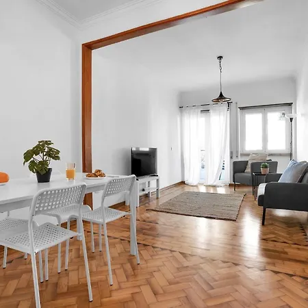 Spacious Two Bedroom In * Almada