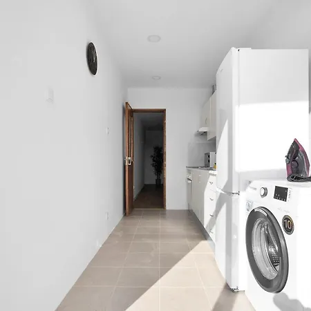 Spacious Two Bedroom In * Almada