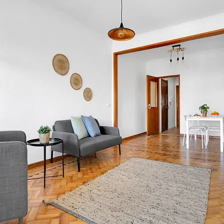 Apartman Spacious Two Bedroom In *