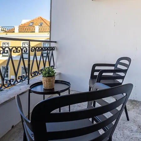 Spacious Two Bedroom In * Almada